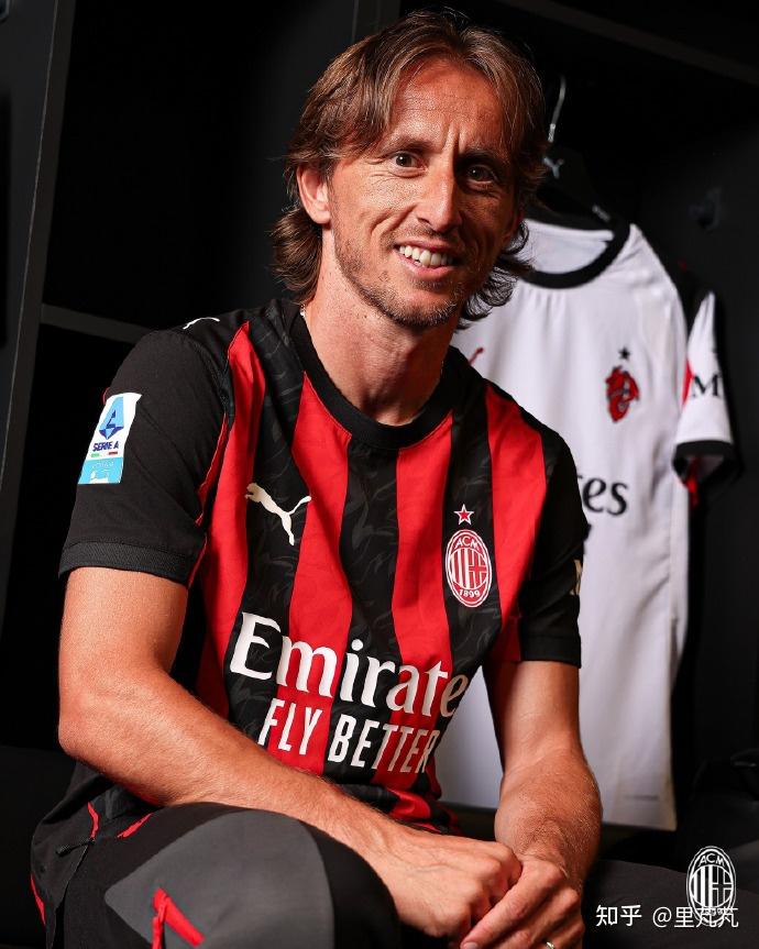 马里安诺·李维拉在老洋基球场的最后一战，基特与波萨达亲自上场将其换下